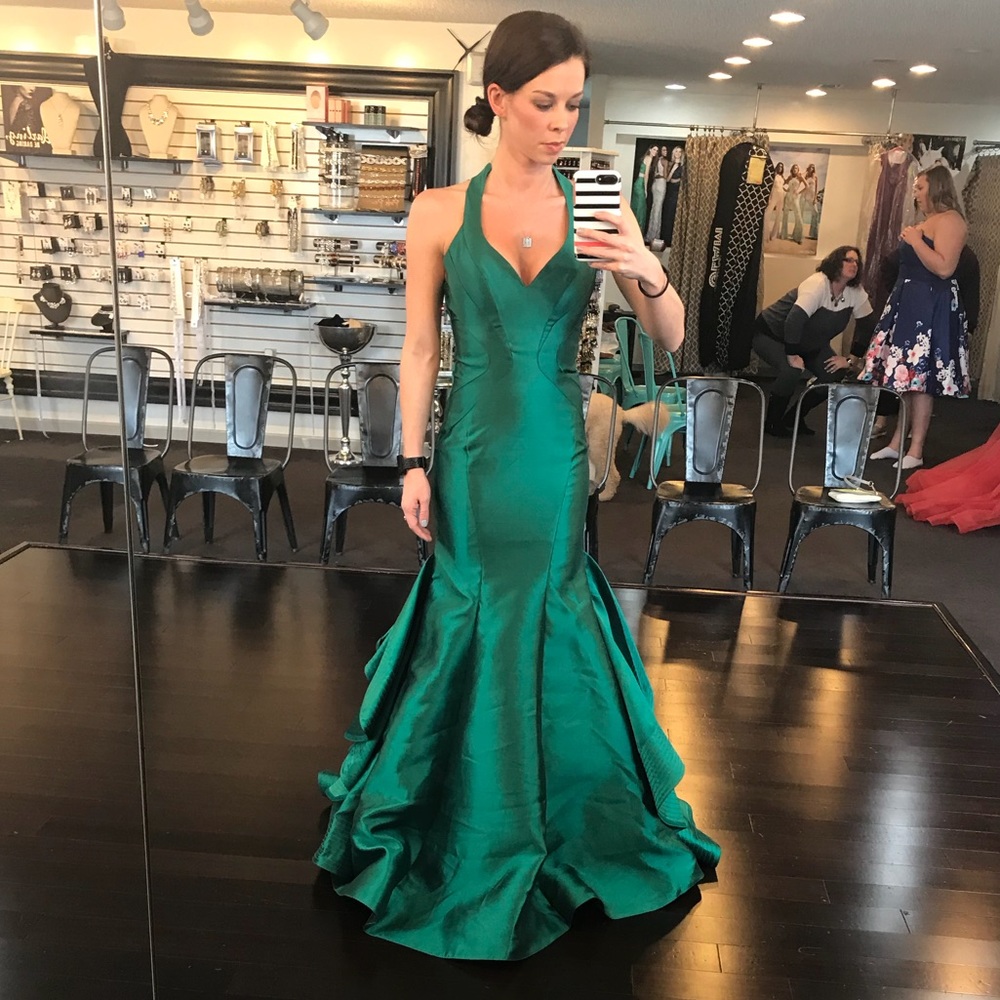 Mac Duggal Gown BNWT Size 2